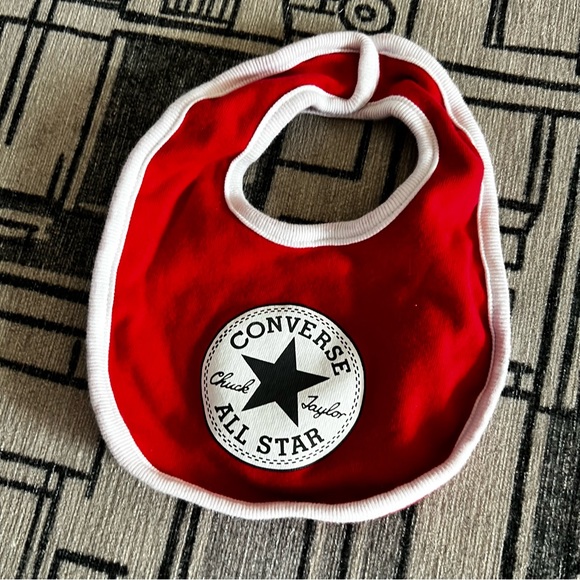 Converse baby bib, classic red and white- New without tags - Picture 3 of 6